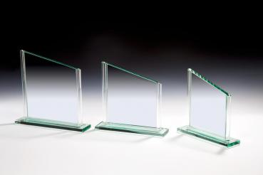 Glaspokal mit polierten Glasstangen